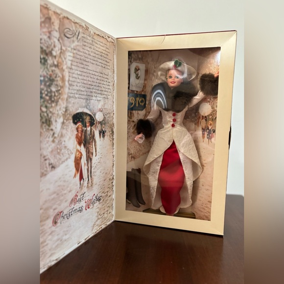 Victorian Christmas Holiday Barbie,  Hallmark Memories Barbie, Mattel 1995 - Picture 4 of 7